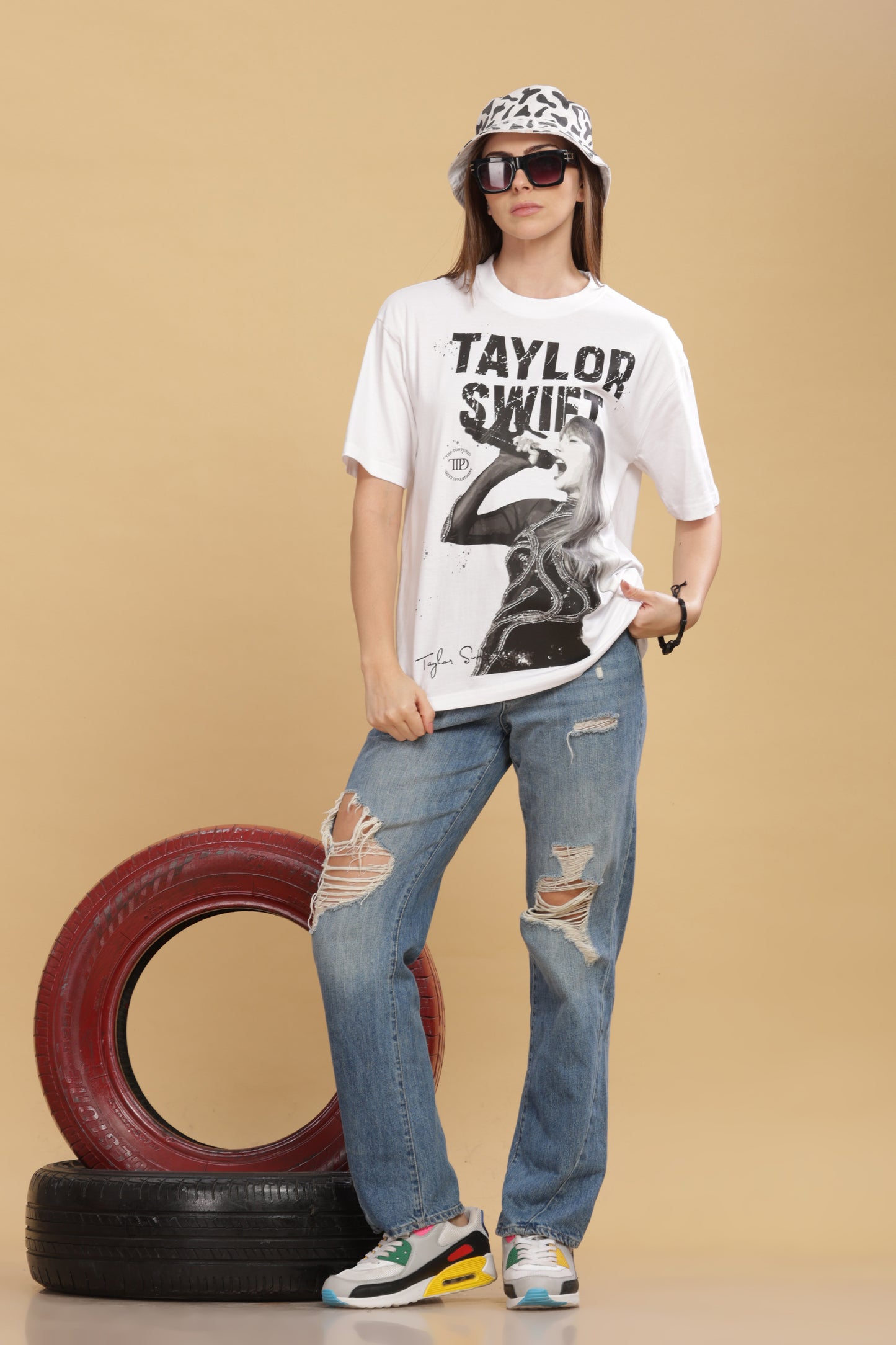 Women's Oversized T-shirt in White - Taylor Swift | TPD