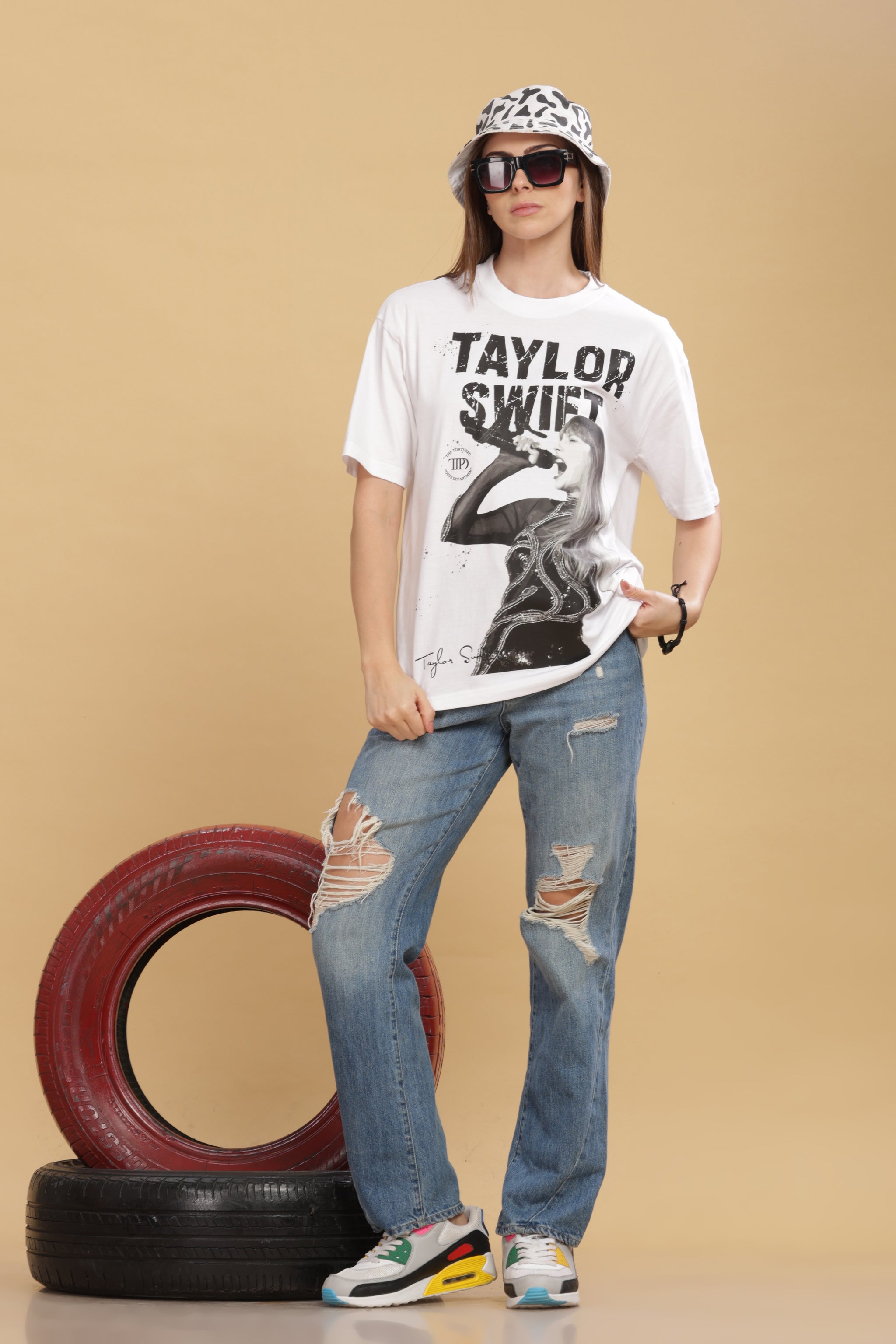 Women's Oversized T-shirt in White - Taylor Swift | TPD