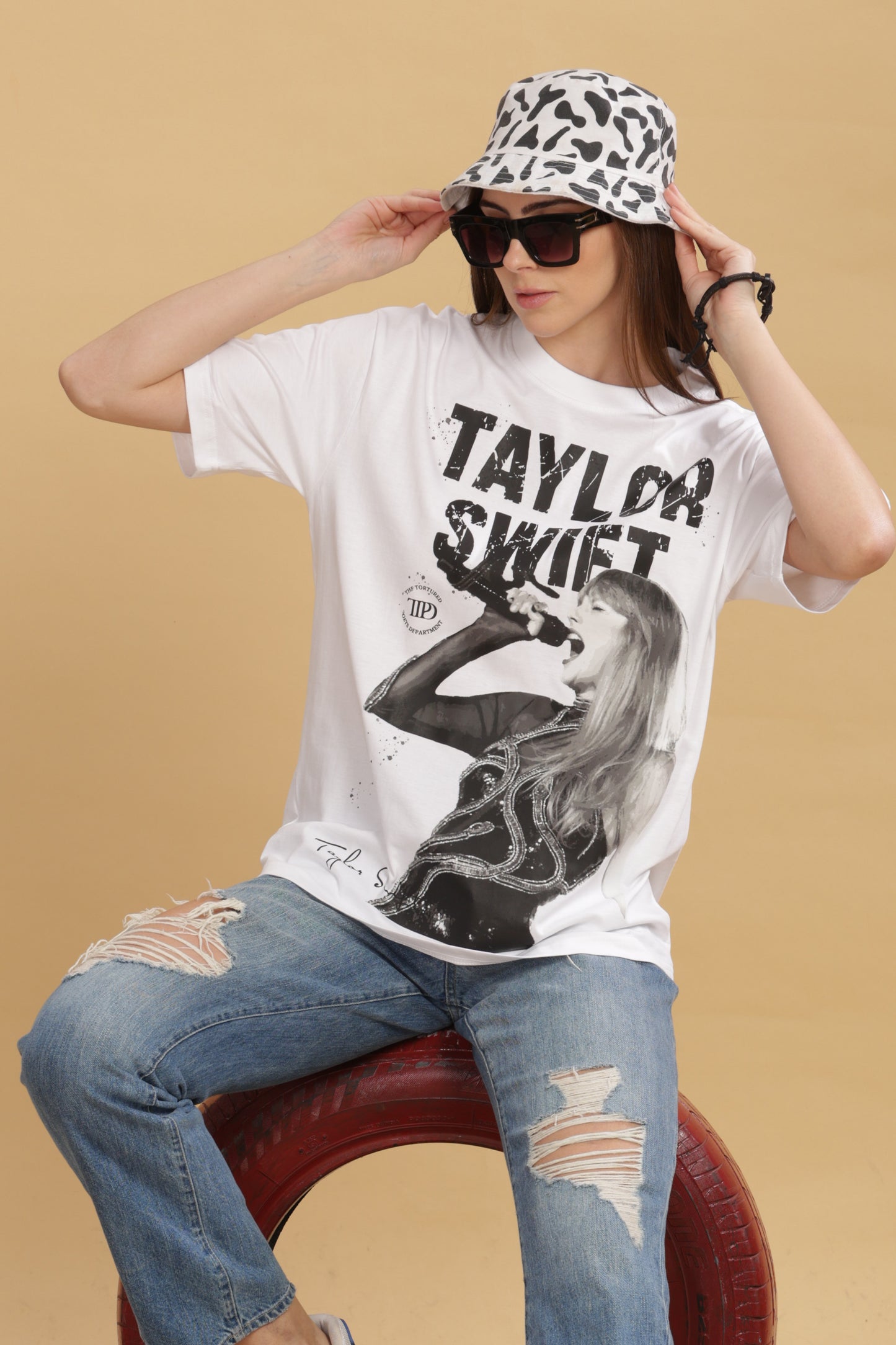 Women's Oversized T-shirt in White - Taylor Swift | TPD